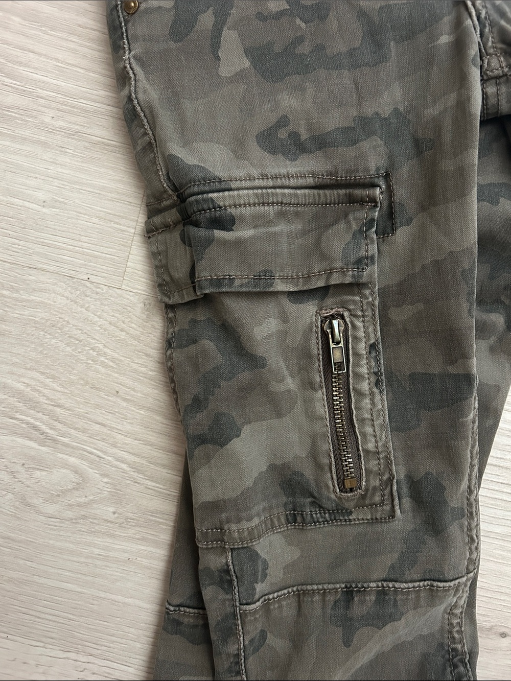 Silver Jeans Olive Camo Cargo Pants - Picture 8 of 8